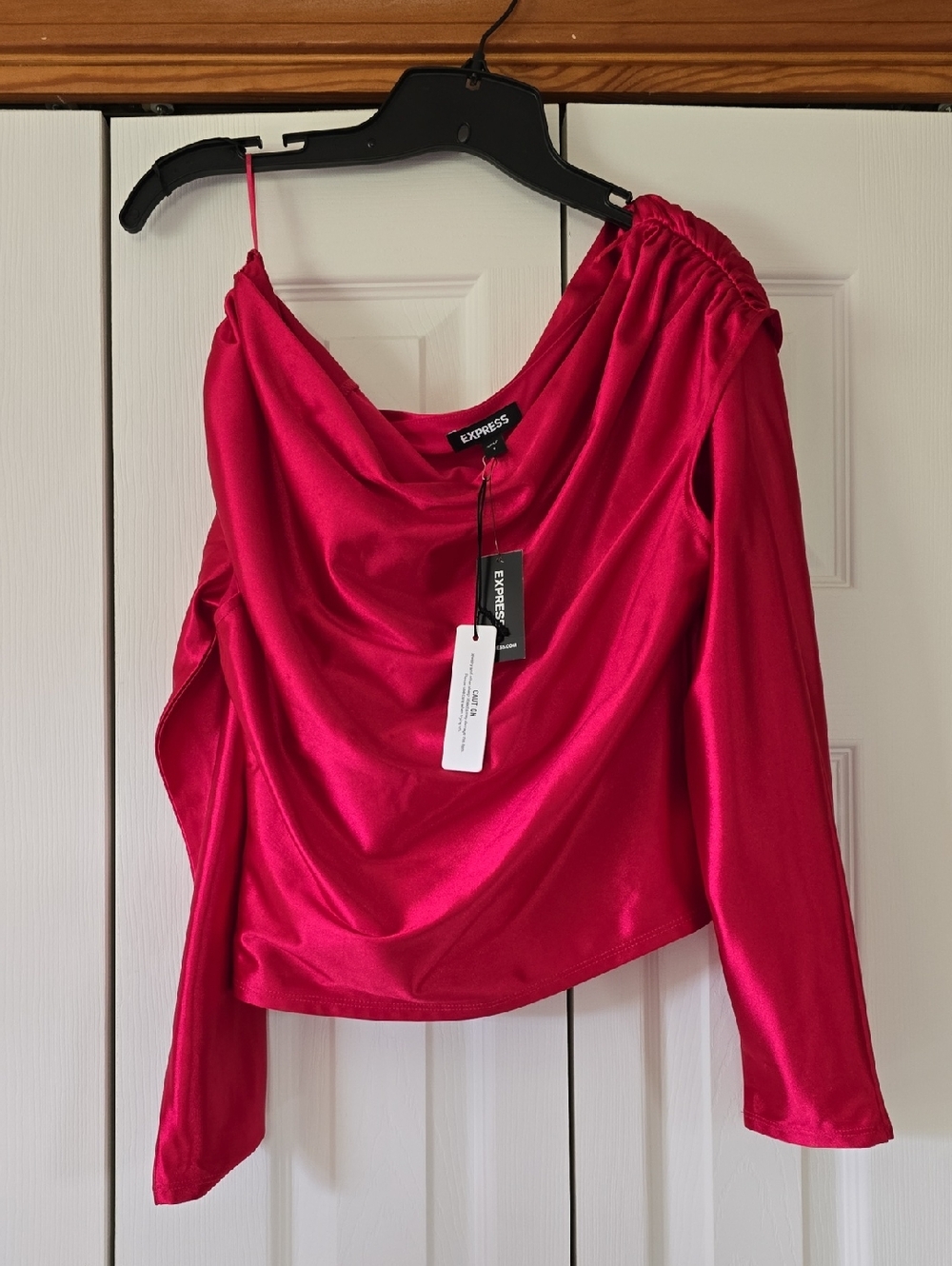 Size Small NWT Pink Express Off Shoulder Top